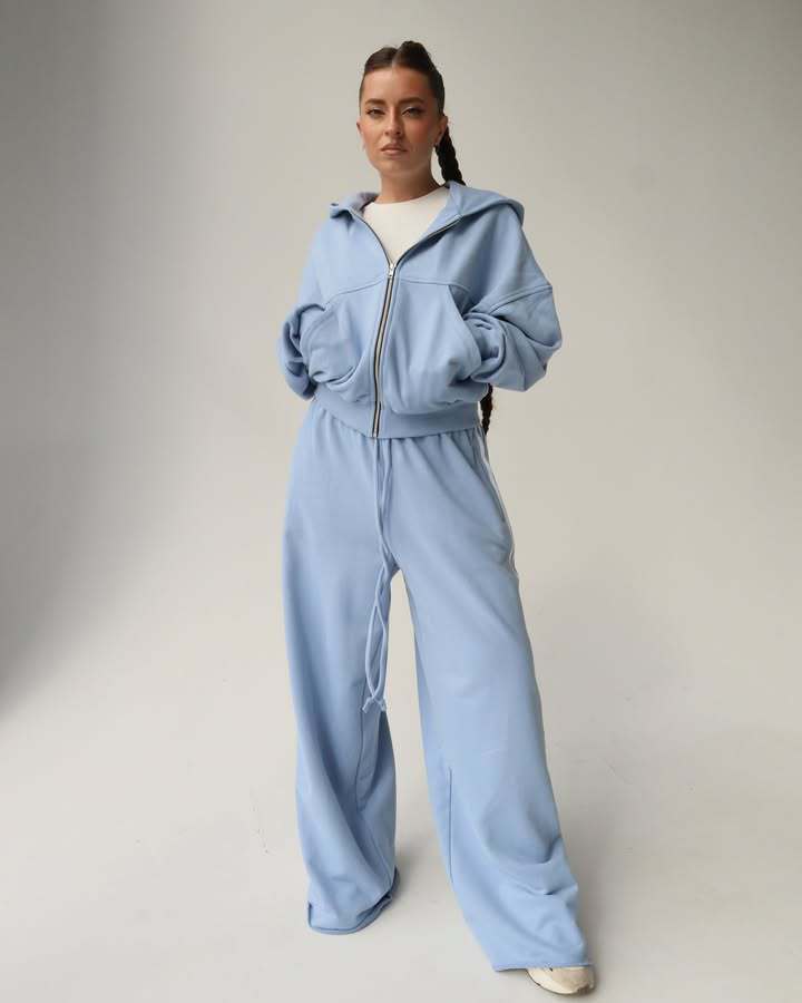 Kvinnenes casual fritids joggedrakt med cropped sweatshirtjakke og vide bukser Skjora
