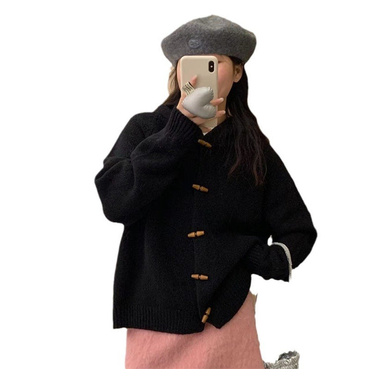 Kvinnens komfortable cardigan med hette og detaljer i treknapper Skjora