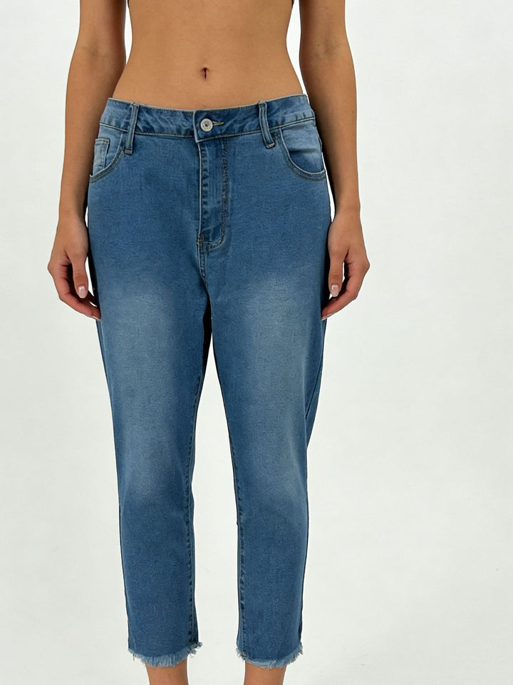 Dame casual high-waist jeans med frynset kant og trendy snitt Skjora