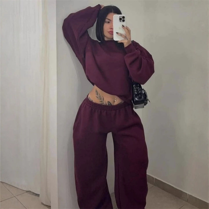 Kvinners Komfortabel Sett med Kuttet Sweatshirt og Bred Joggebukse Skjora