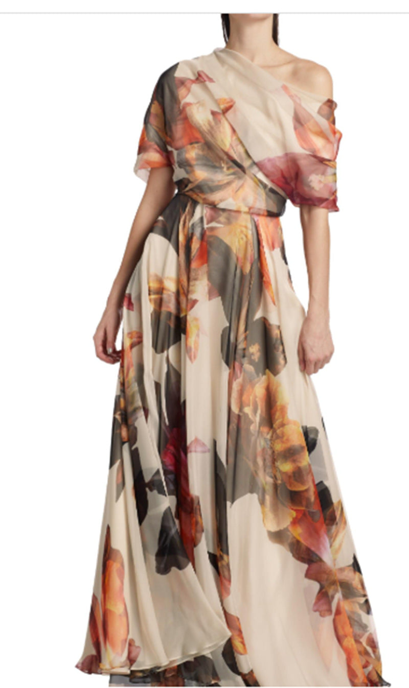 Kvinnelig elegant chiffon kjole med av-bare-skulder design og blomster mønster Skjora