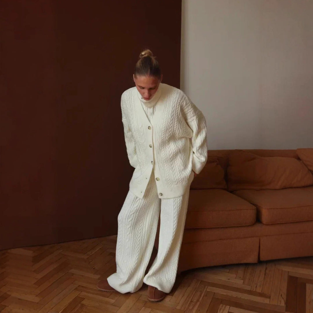 Damer strikket loungewear sett med løs passform og koselige detaljer Skjora