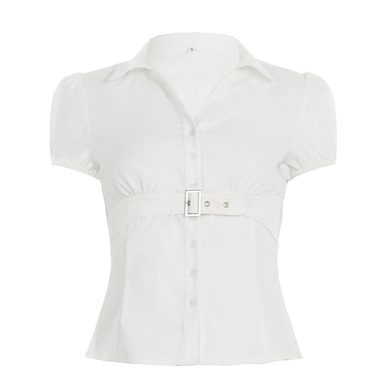 Damebluse med innsvingt snitt og elegant belteakcent Skjora
