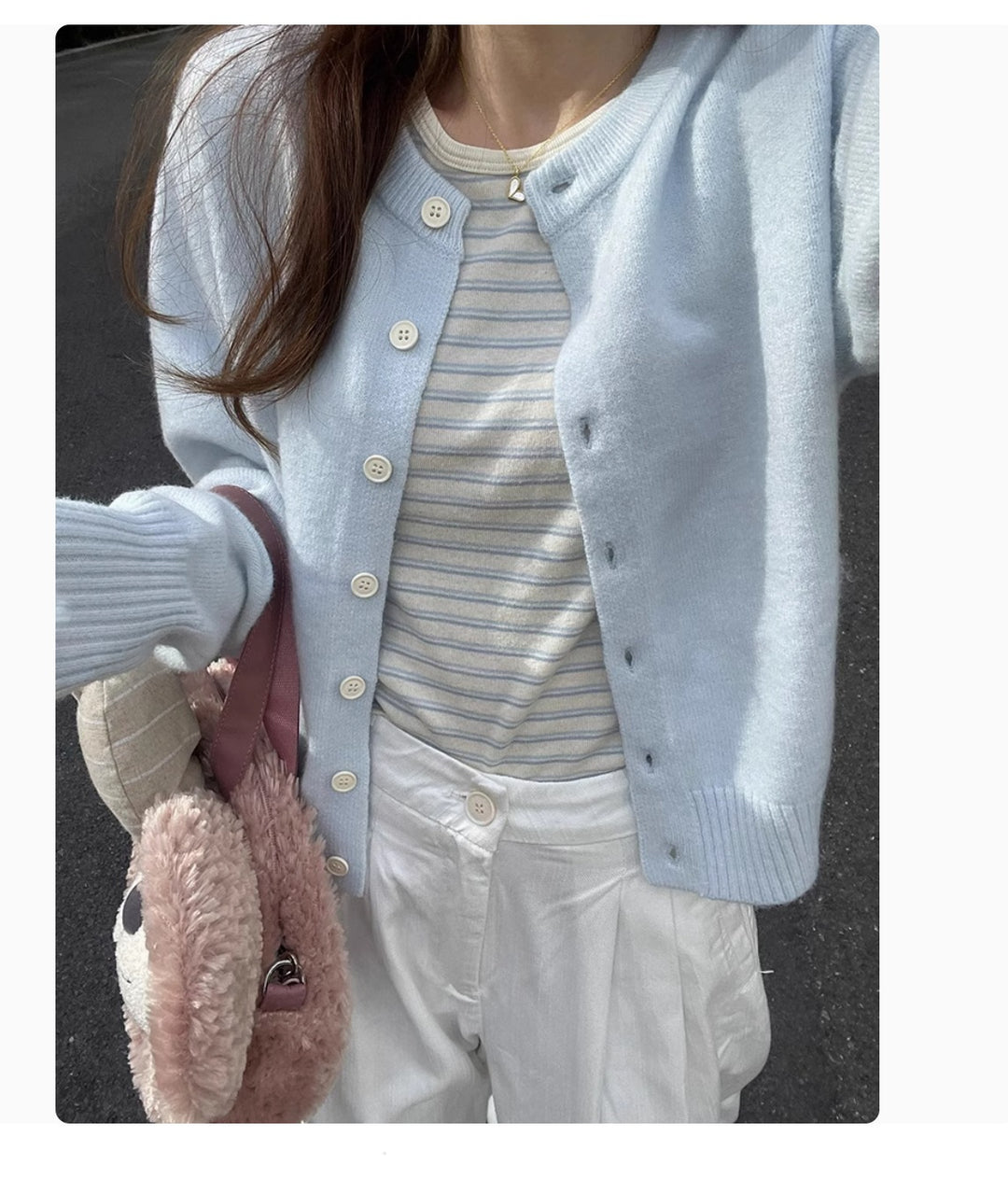 Kvinnes elegant kortermet cardigan med knappe-detaljer og fin vev Skjora