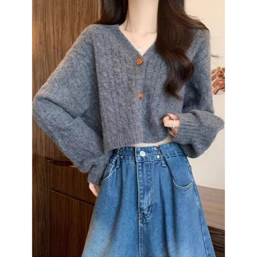 Kvinne chunky strikk cardigan med knappdetaljer og dyp V-hals Skjora