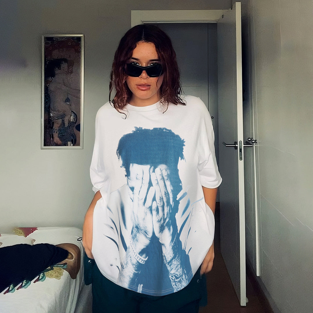Dame casual T-skjorte med glitrende krossdesign og romslig U-hals Skjora