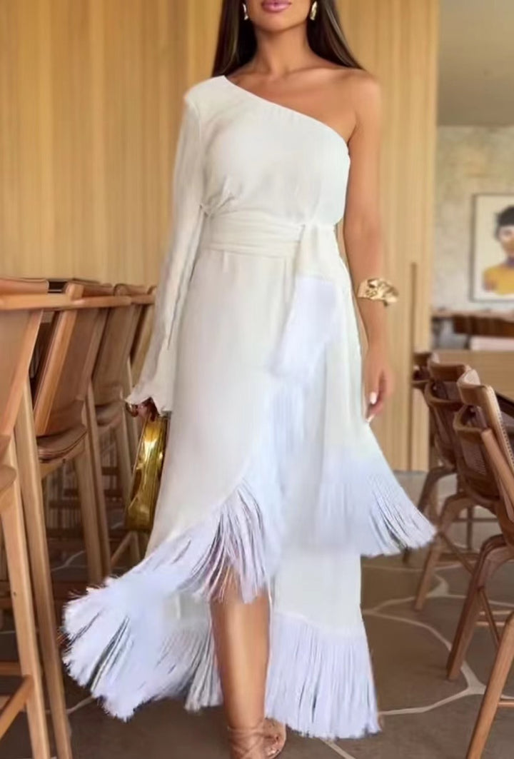 Dame Elegant Maxi Kjole med Asymmetrisk Design og Frynsete Detaljer