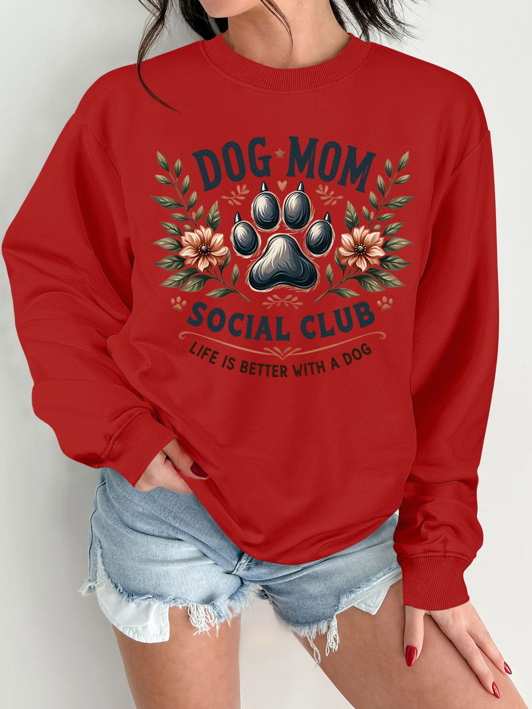 Kvinne sweatshirt med trendy hundemotiv og forbedret trykk Skjora