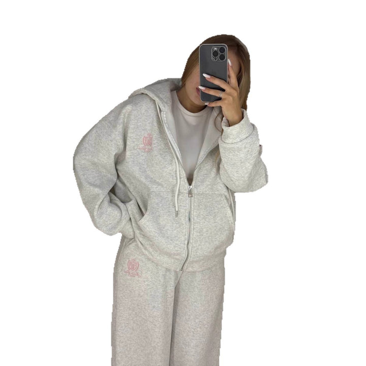 Kvinners koselige hettegensere med fin tekstur og elegant logo Skjora