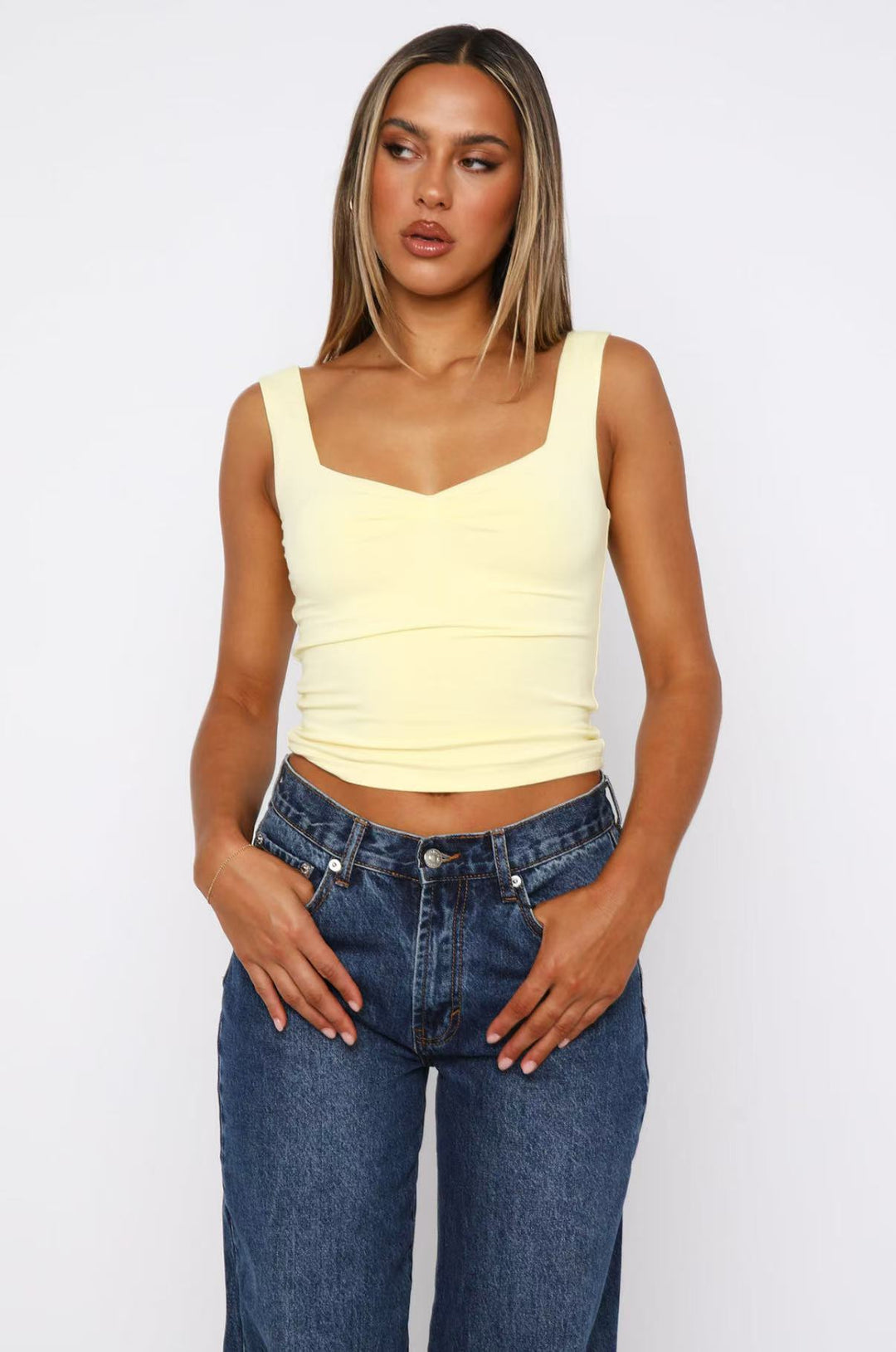 Damer figurtilpasset Crop-Top med brede stropper og V-hals Skjora