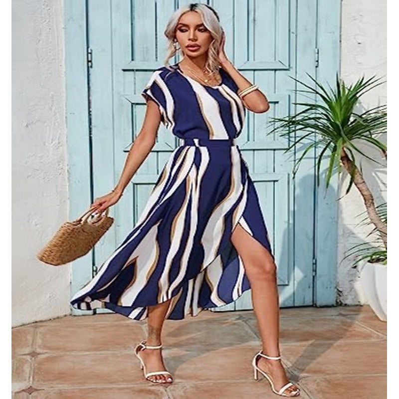 Dame Maxi-kjole med moderne striper og elegant splitt Skjora