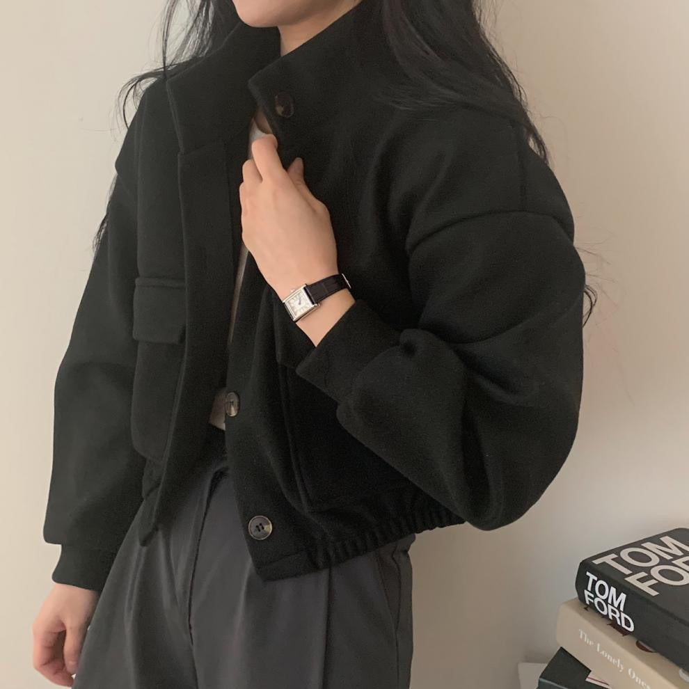 Damejakke laget av høykvalitets ullblanding med casual lommer og oversized snitt
