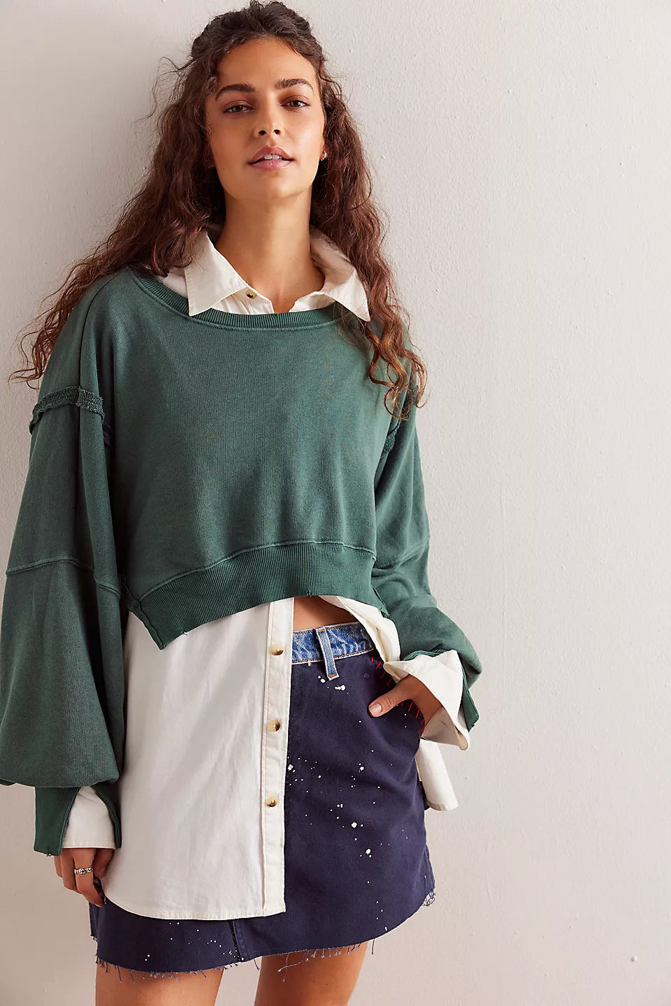 Damer casual avkortet sweatshirt med brede ermer og forseggjorte hemfinsher Skjora