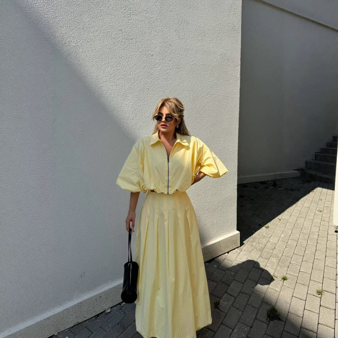 Kvinnes Elegant Maxi Kjole med Høy Utfellbar Hals og Bred Hem