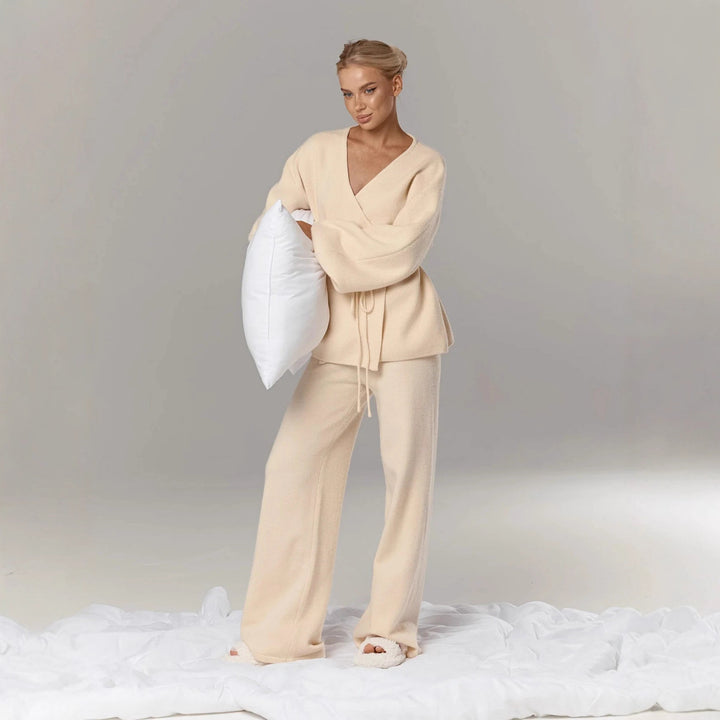 Dames lounge-set med avslappet kimono-topp og behagelige bukser Skjora
