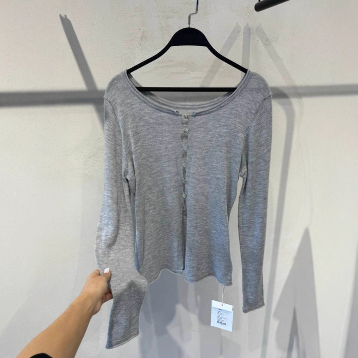 Kvinnens langermet cardigan med dekorative knapper Skjora