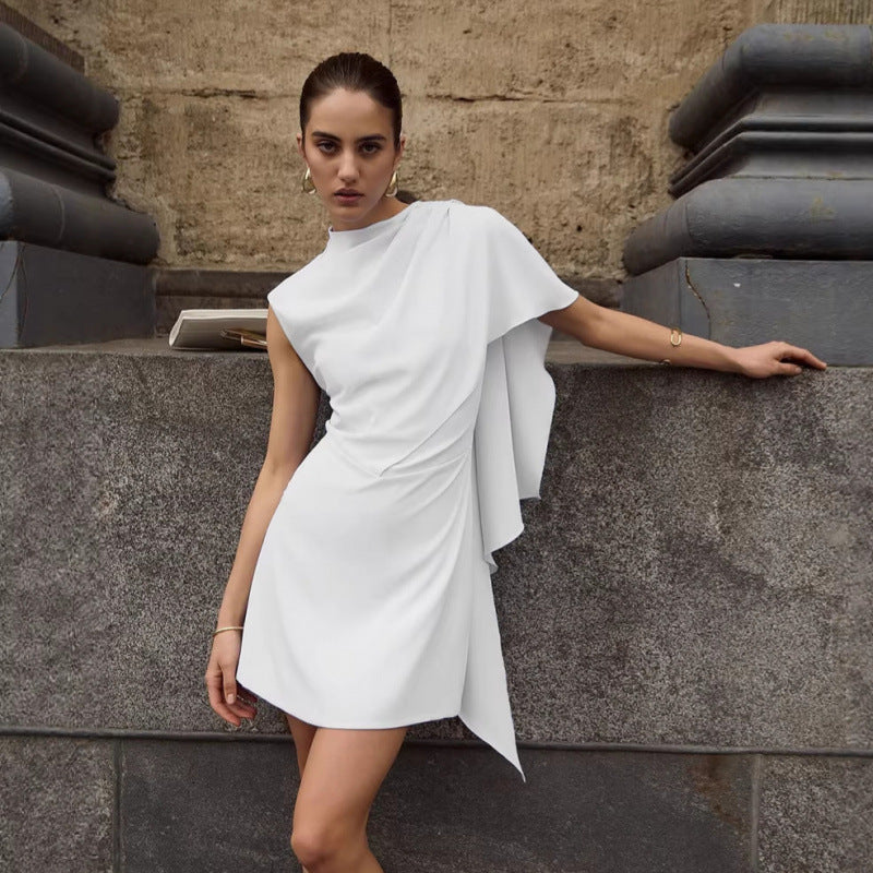 Dame elegant omslagskjole med asymmetrisk kant og raffinerte draperinger Skjora