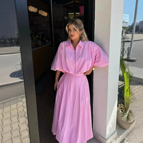 Kvinnes Elegant Maxi Kjole med Høy Utfellbar Hals og Bred Hem