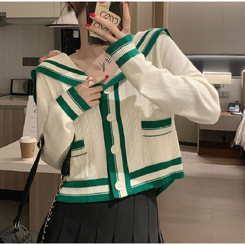 Dame casual cardigan med maritim hettekollertype og knappdetaljer Skjora