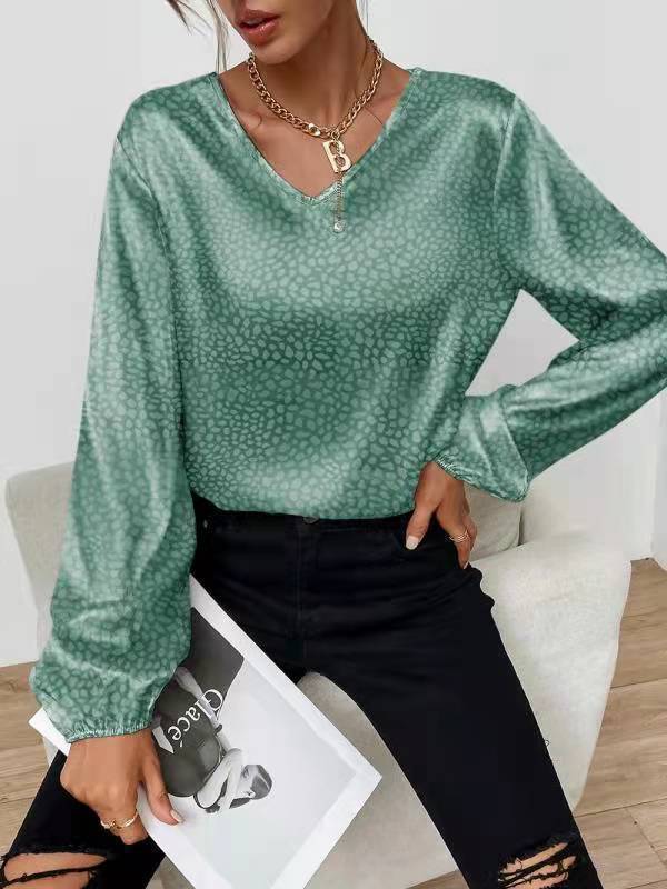 Kvinnes elegant bluse topp med v-hals og voluminøse ermer Skjora