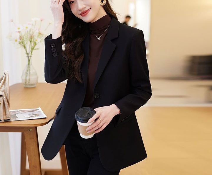 Kvinnes stilige blazer med klassisk snitt og elegante detaljer Skjora