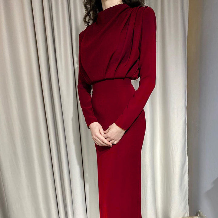 Dame Elegant Langermet Maxi-Kjole med raffinert Drapering og Høy Krage Skjora