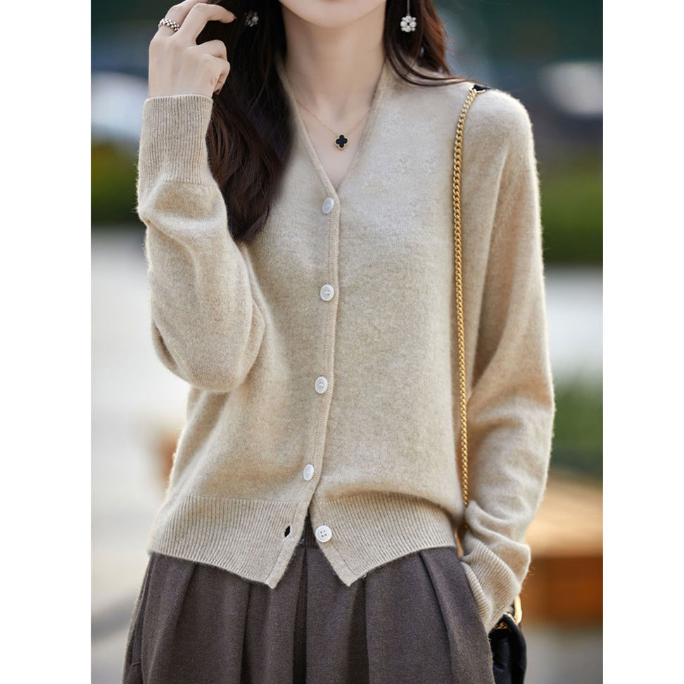 Damer langermet strikket cardigan laget av mykt materiale med elegant V-hals Skjora