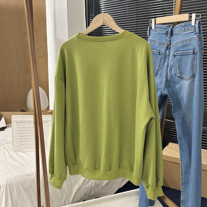 Kvinnelig avslappet sweatshirt med iøynefallende bokstaver Skjora