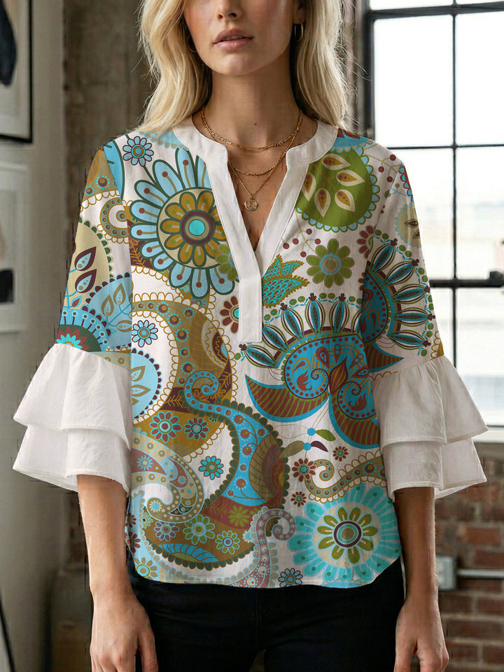 Damebluse med voluminøse puffermer og kreativt blomstermønster Skjora