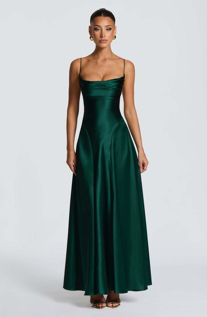 Dame Elegant Maxi Kjole med Sofisticated Spaghetti Stropper og Flytende Satin Skjora