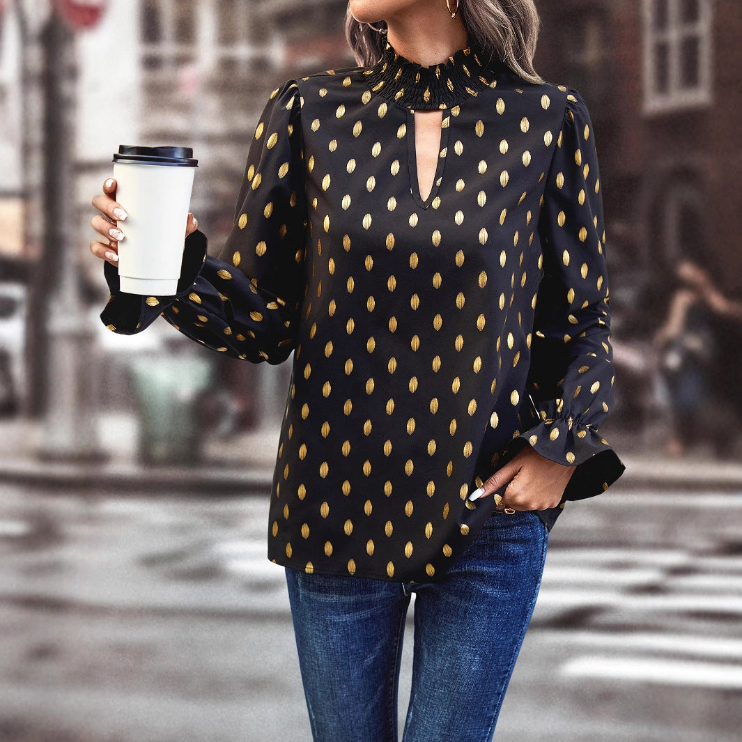 Dame elegant Bluse med moderne halsutskjæring og gyldne detaljer Skjora