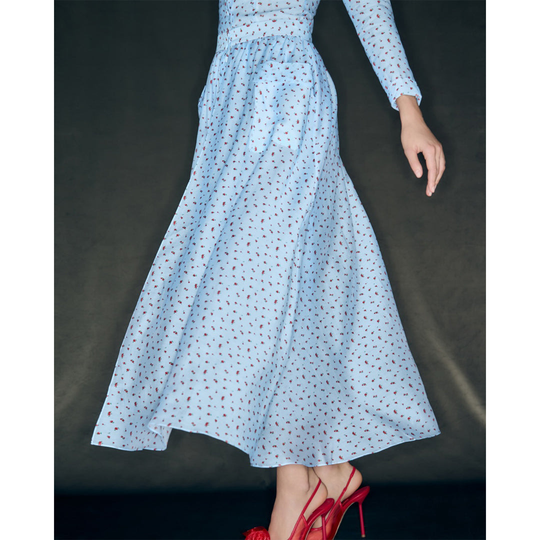 Kvinnens Maxi Silhouette Kjole med Elegante Rynkedetaljer og Knappestolpe Skjora