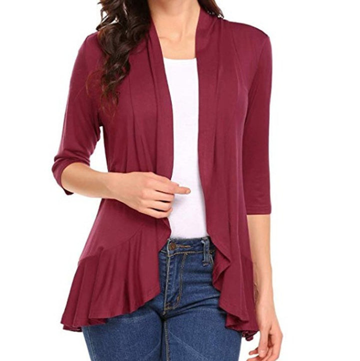 Kvinnelig Fashionable Cardigan med Asymmetrisk Snitt og Smigrende Detaljer Skjora