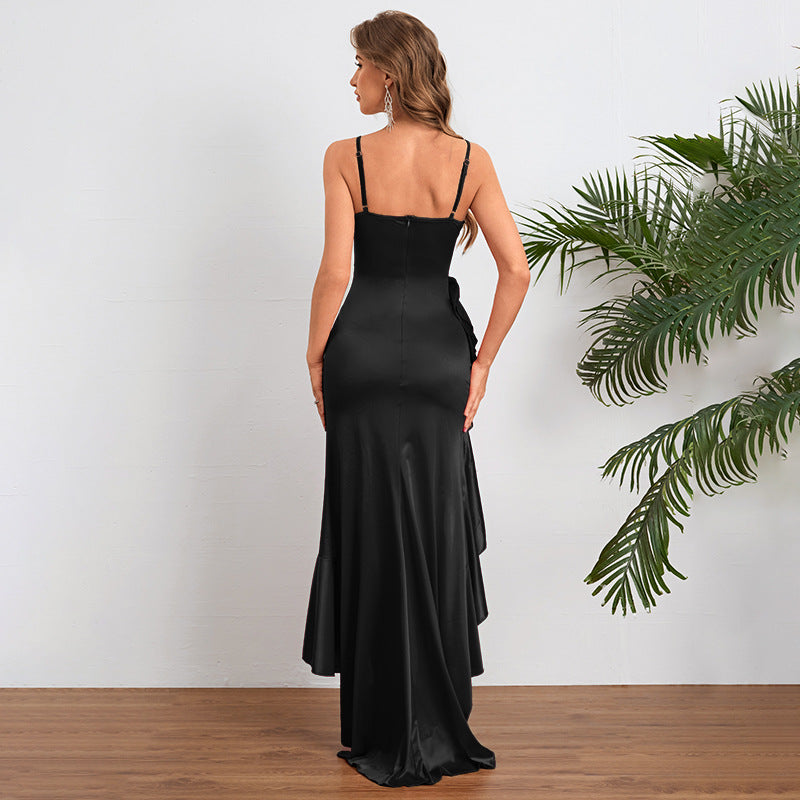 Dame elegant maxikjole med asymmetrisk volangkant og innsvingt silhuett Skjora