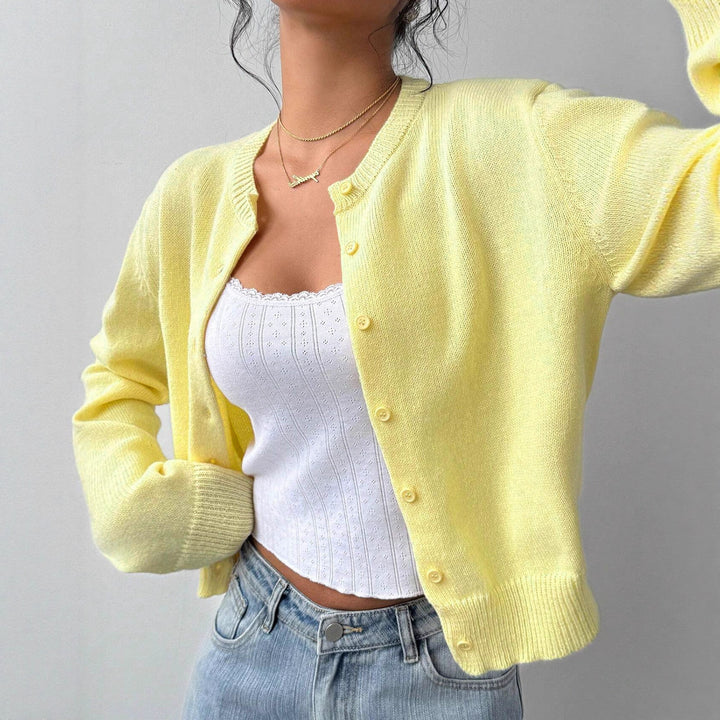 Kvinne cardigan med fin ribbet tekstur og knappedesign Skjora
