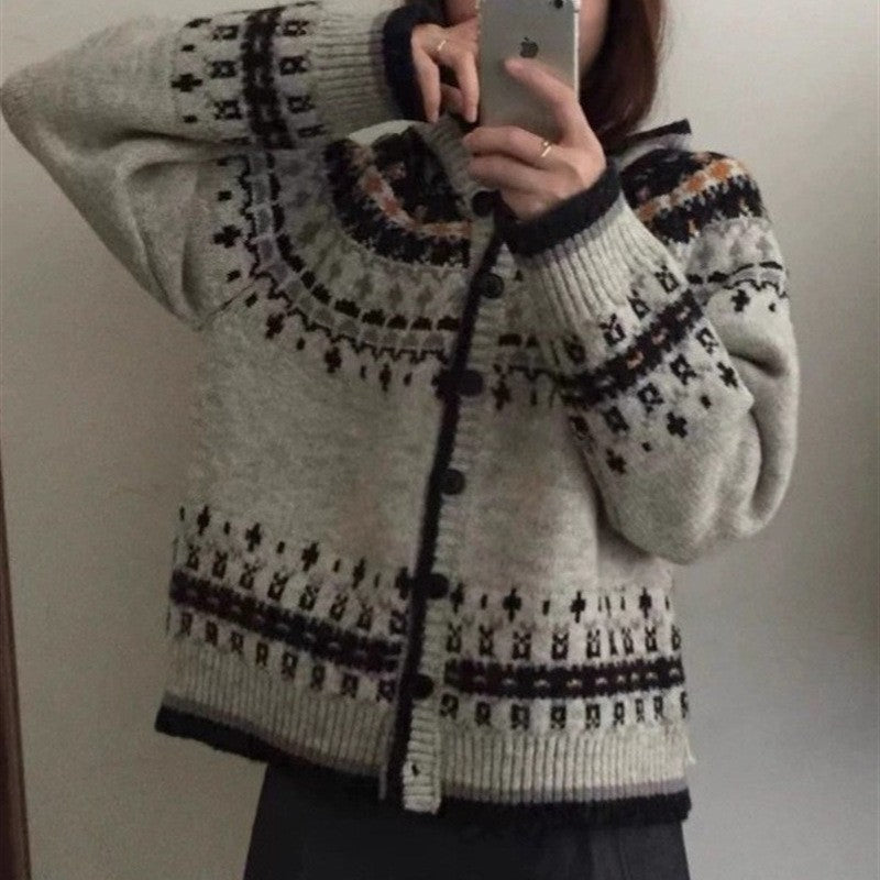 Damer fashionable cardigan med hette og tradisjonelt norsk mønster Skjora