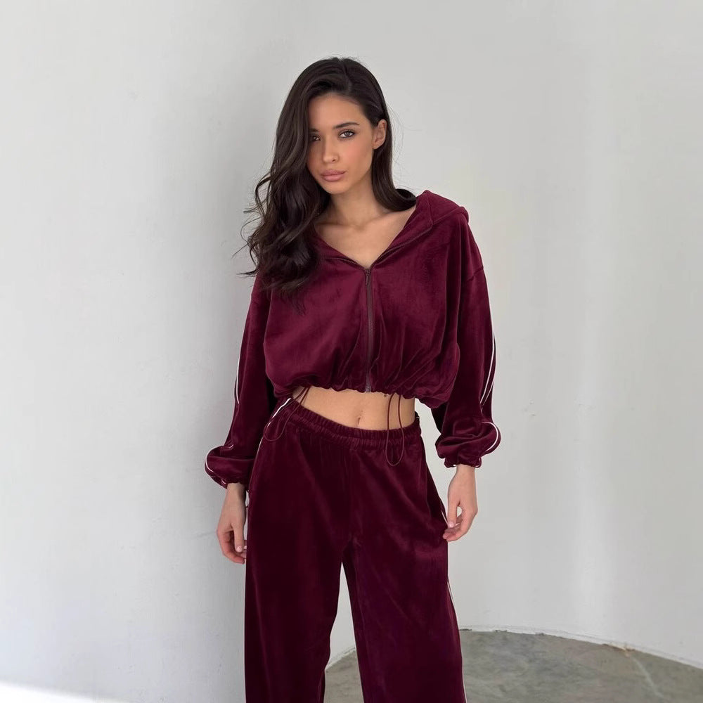 Kvinneluxus velour loungewear-sett med cropped topp og bred passform Skjora