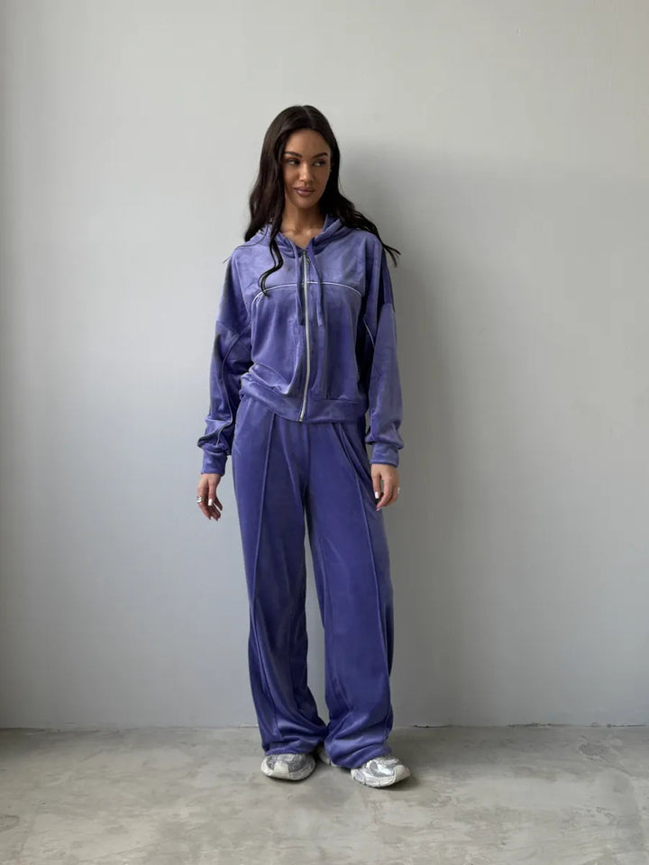 Kvinnelig sporty velour treningsdress med moderne hette og elastisk midjebånd Skjora