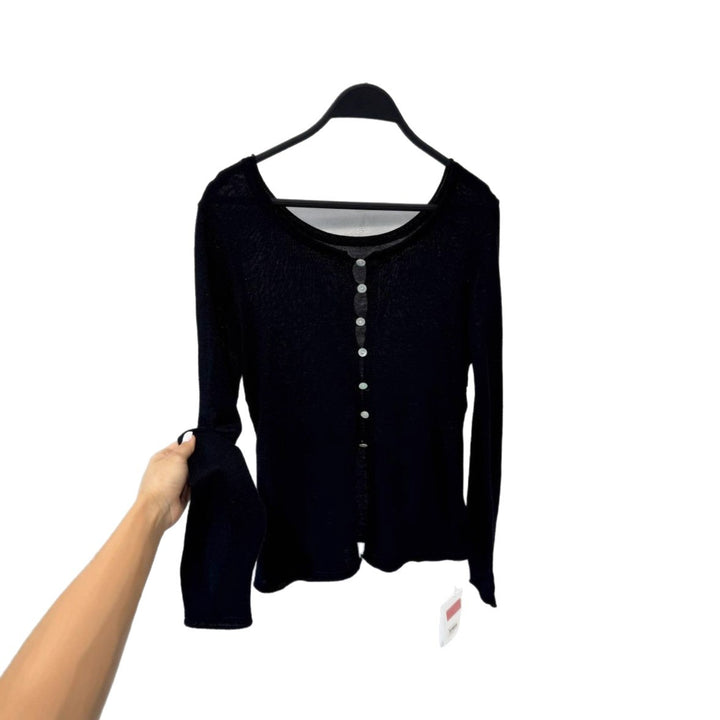 Kvinnens langermet cardigan med dekorative knapper Skjora