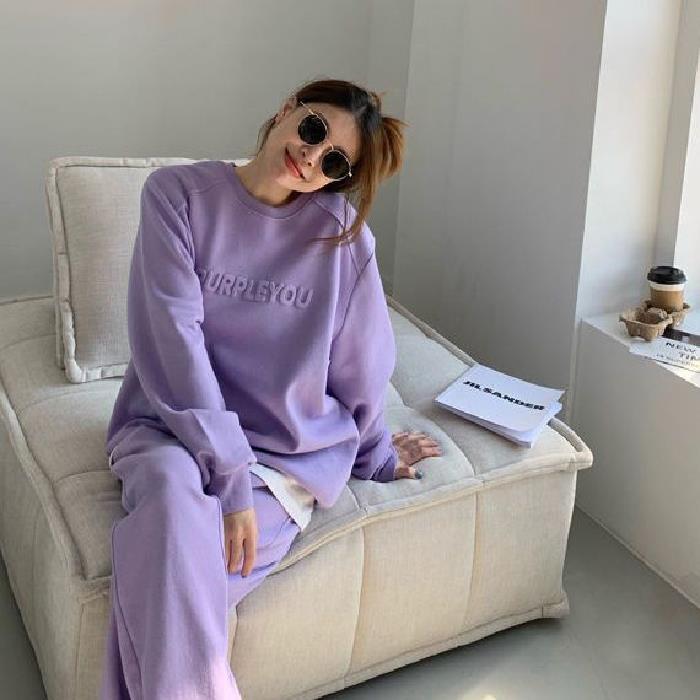 Kvinne Urban Lounge Outfit med oversized sweatshirt og casual joggers Skjora