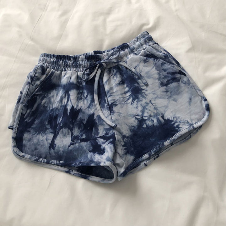 Kvinne casual sweatshorts med trendy tie-dye design og praktiske sidelommer