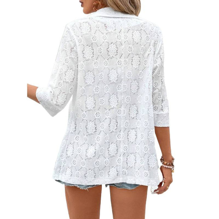 Dame spissjakke i avslappet boho-stil med floralt design og 3/4-ærmer Skjora