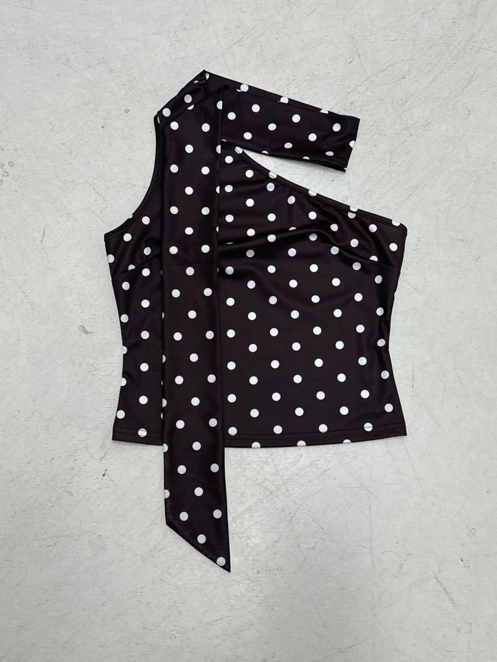 Dame Off-Shoulder Bluseskjorte med asymmetrisk design og lekent prikkemønster Skjora