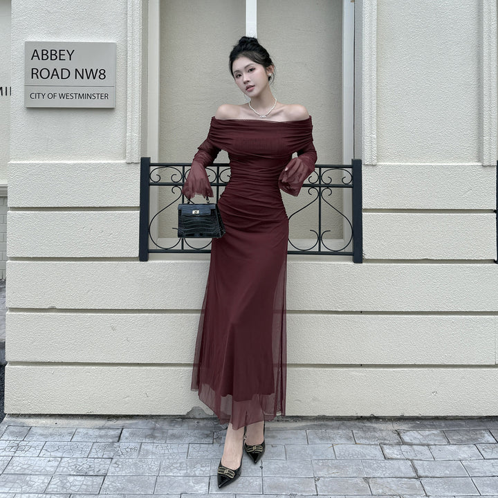 Kvinners Off-Shoulder Kvelds Kjole med Rynket Design og Lange Ermer Skjora