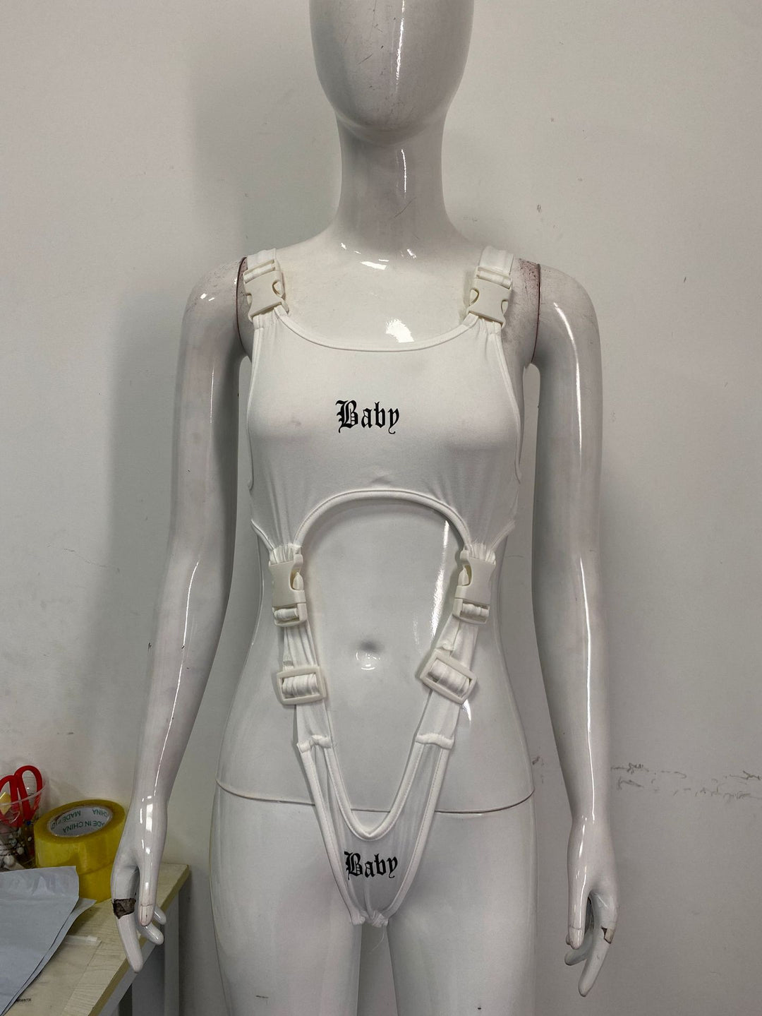 Dame innpakningsbody med unikt design og justerbare stropper Skjora