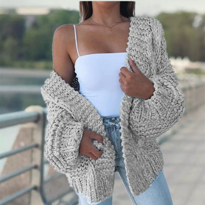 Kvinnens chunky strikket cardigan med oversized passform og avslappet design Skjora