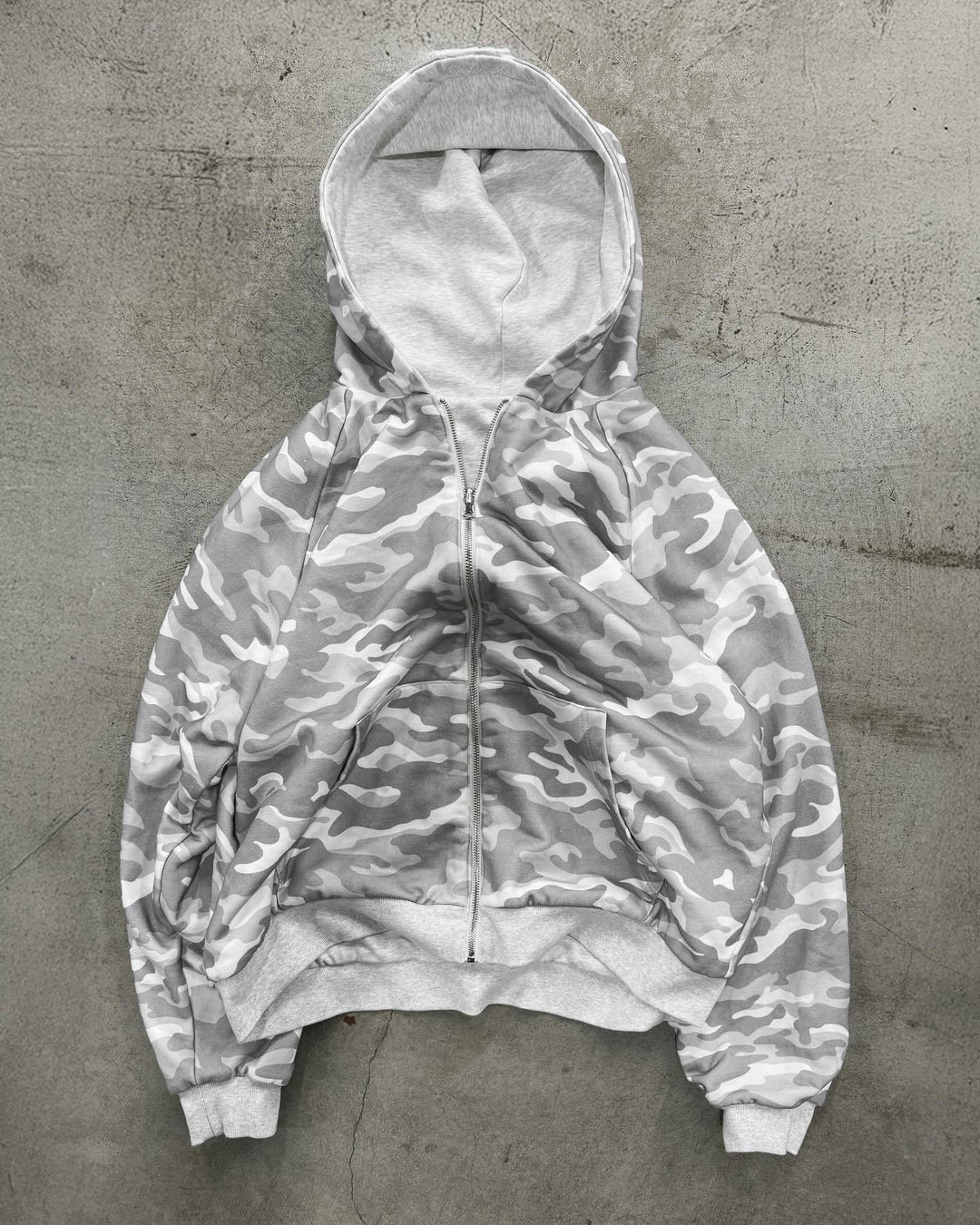 Dame hettejakke i moderne camouflasjedesign Skjora