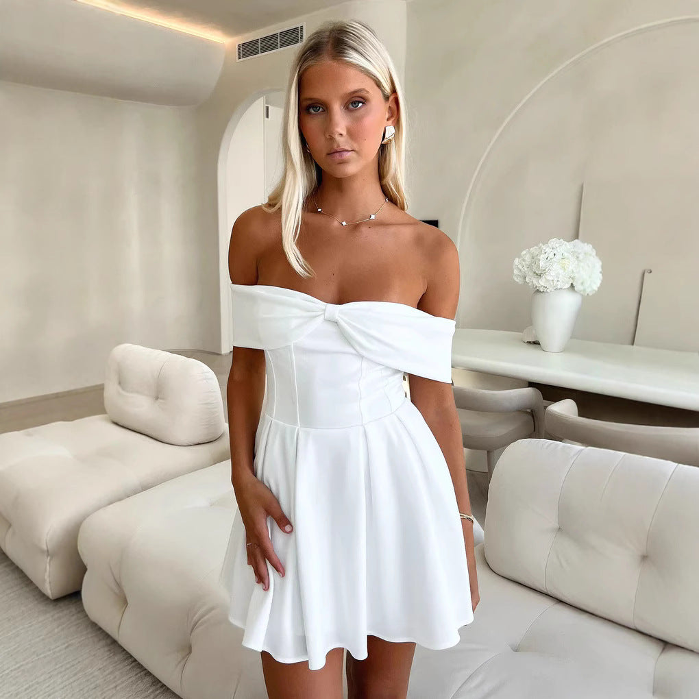 Dame Off-Shoulder Minikjole med strukturert overdel og utsvingt skjørt Skjora