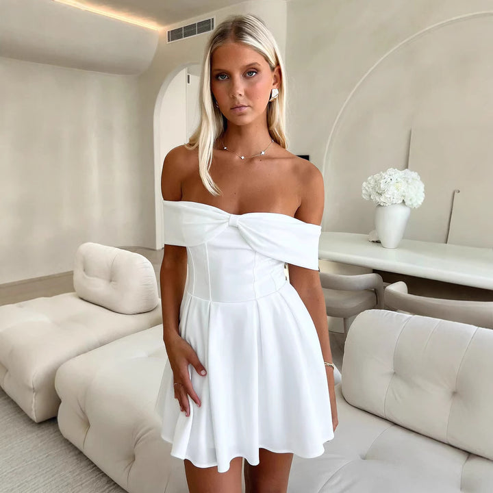 Dame Off-Shoulder Minikjole med strukturert overdel og utsvingt skjørt Skjora