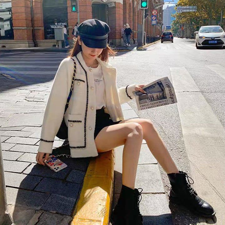 Kvinnenes elegante cardigan med kontrastdetaljer og lommer Skjora